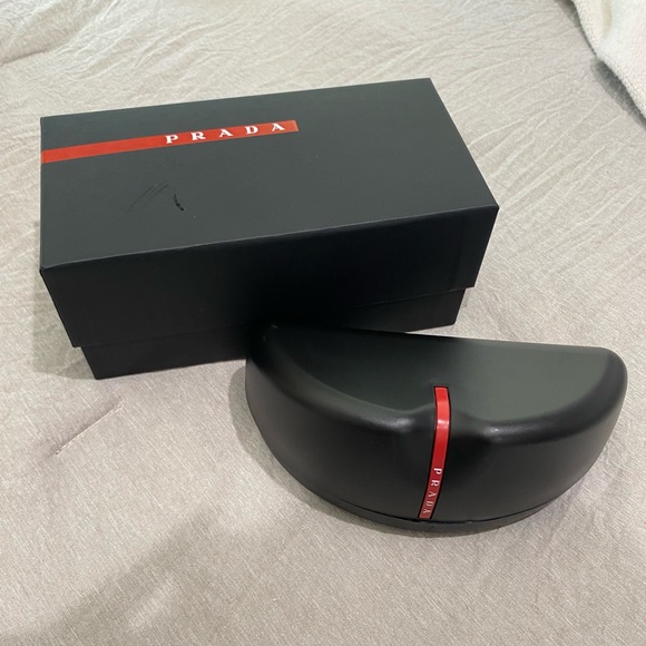 Prada sunglasses - Picture 4 of 4